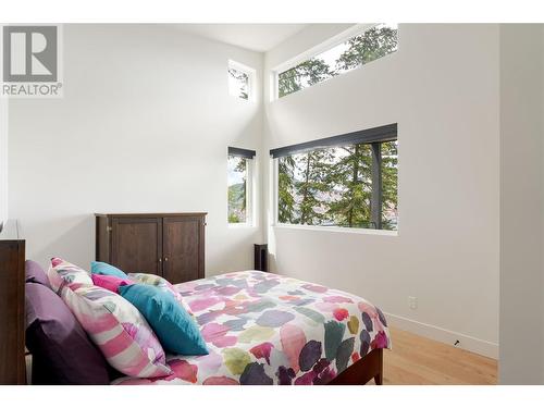 132 Sunset Boulevard, Vernon, BC - Indoor Photo Showing Bedroom