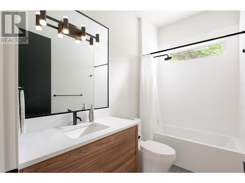 132 Sunset Boulevard, Vernon, BC - Indoor Photo Showing Bathroom