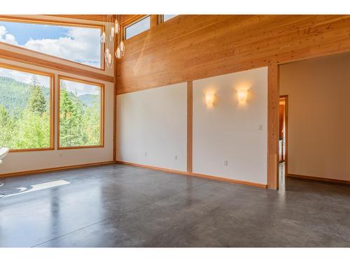 3439 Cazakoff Road, Nelson, BC - Indoor Photo Showing Other Room