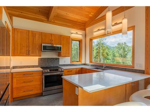 3439 Cazakoff Road, Nelson, BC - Indoor Photo Showing Kitchen With Double Sink