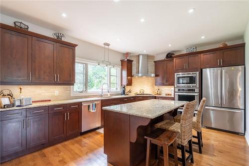 327 Pelham Road, St. Catharines, ON - Indoor Photo Showing Kitchen With Upgraded Kitchen