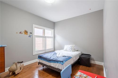 327 Pelham Road, St. Catharines, ON - Indoor Photo Showing Bedroom