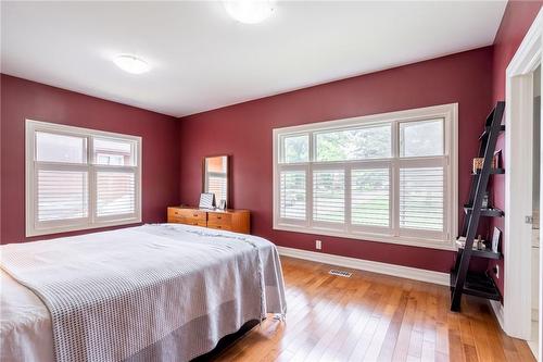 327 Pelham Road, St. Catharines, ON - Indoor Photo Showing Bedroom