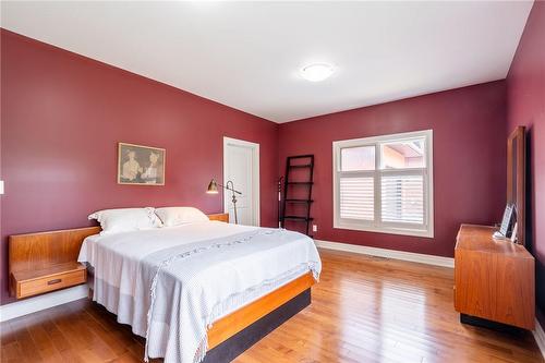 327 Pelham Road, St. Catharines, ON - Indoor Photo Showing Bedroom