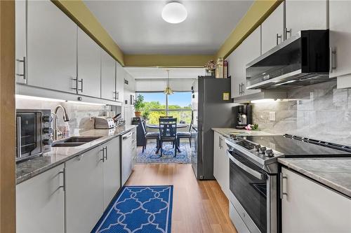 3 Towering Heights Boulevard|Unit #605, St. Catharines, ON - Indoor Photo Showing Kitchen With Stainless Steel Kitchen With Double Sink With Upgraded Kitchen