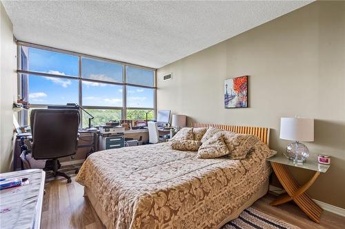 3 Towering Heights Boulevard|Unit #605, St. Catharines, ON - Indoor Photo Showing Bedroom