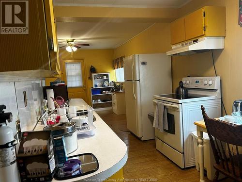 984 Partington, Windsor, ON - Indoor Photo Showing Kitchen