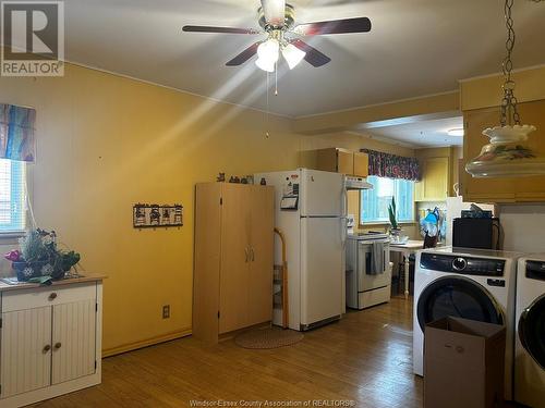 984 Partington, Windsor, ON - Indoor Photo Showing Laundry Room