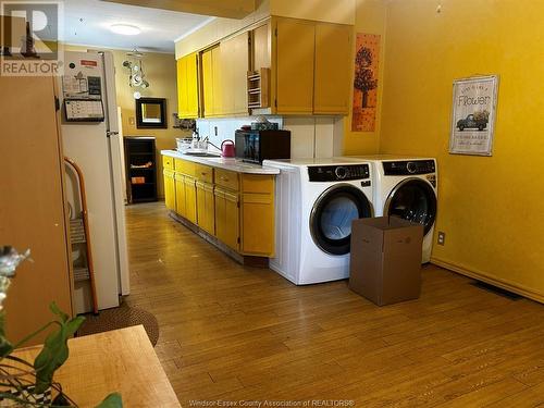 984 Partington, Windsor, ON - Indoor Photo Showing Laundry Room