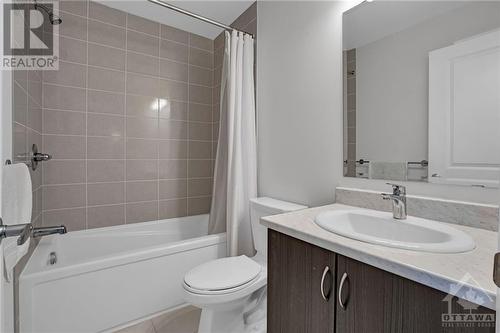 43 Finglas Court, Ottawa, ON - Indoor Photo Showing Bathroom