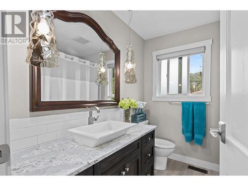 2284 Westville Place, West Kelowna, BC - Indoor Photo Showing Bathroom