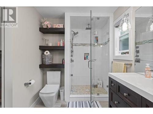 2284 Westville Place, West Kelowna, BC - Indoor Photo Showing Bathroom