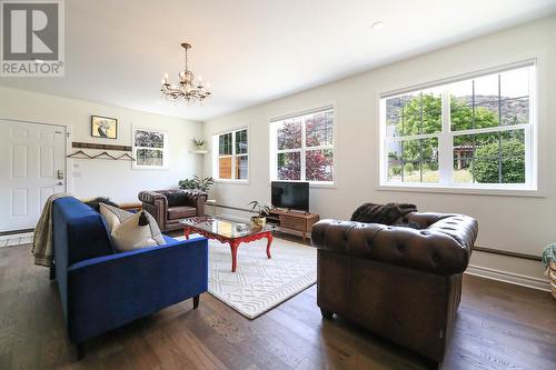 860 Fairview Road, Oliver, BC - Indoor Photo Showing Living Room