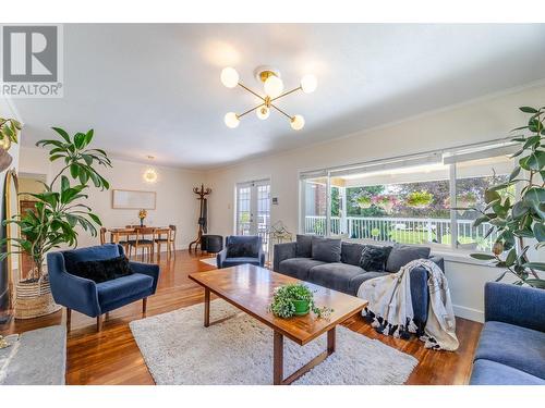 860 Fairview Road, Oliver, BC - Indoor Photo Showing Living Room