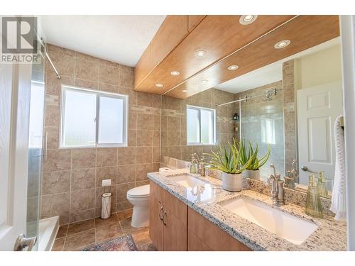 860 Fairview Road, Oliver, BC - Indoor Photo Showing Bathroom