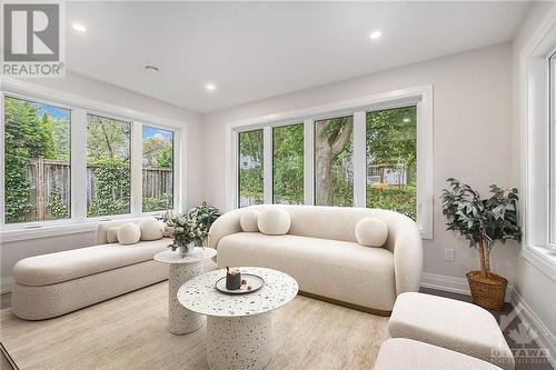 161 Maple Lane, Ottawa, ON - Indoor Photo Showing Living Room