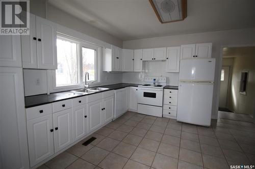 528 Redcoat Drive, Eastend, SK - Indoor Photo Showing Kitchen