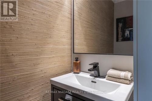 23 Hainer Street, St. Catharines, ON - Indoor Photo Showing Bathroom