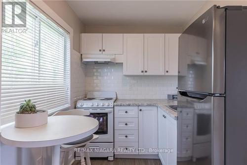 23 Hainer Street, St. Catharines, ON - Indoor Photo Showing Kitchen