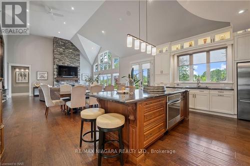 217 Concession 5 Road, Niagara-On-The-Lake, ON - Indoor Photo Showing Kitchen With Upgraded Kitchen