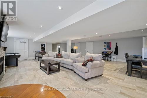 217 Concession 5 Road, Niagara-On-The-Lake, ON - Indoor Photo Showing Living Room