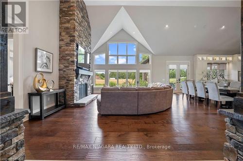 217 Concession 5 Road, Niagara-On-The-Lake, ON - Indoor Photo Showing Living Room With Fireplace