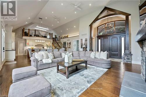 217 Concession 5 Road, Niagara-On-The-Lake, ON - Indoor Photo Showing Living Room