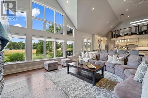 217 Concession 5 Road, Niagara-On-The-Lake, ON - Indoor Photo Showing Living Room