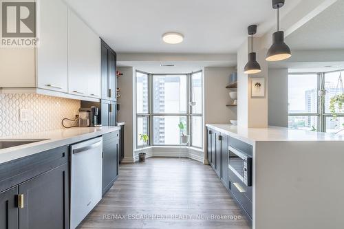 1504 - 67 Caroline Street S, Hamilton, ON - Indoor Photo Showing Kitchen With Upgraded Kitchen