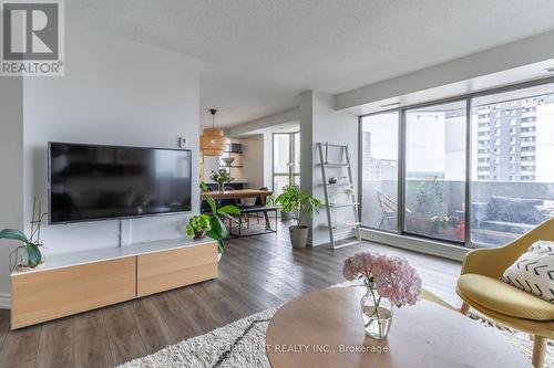 1504 - 67 Caroline Street S, Hamilton, ON - Indoor Photo Showing Living Room