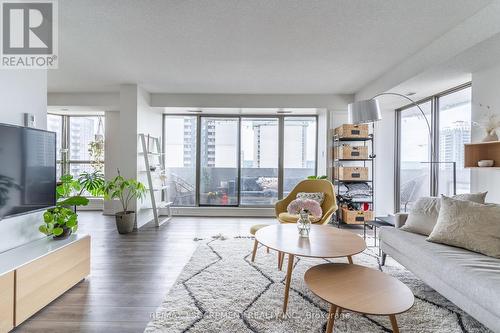 1504 - 67 Caroline Street S, Hamilton, ON - Indoor Photo Showing Living Room