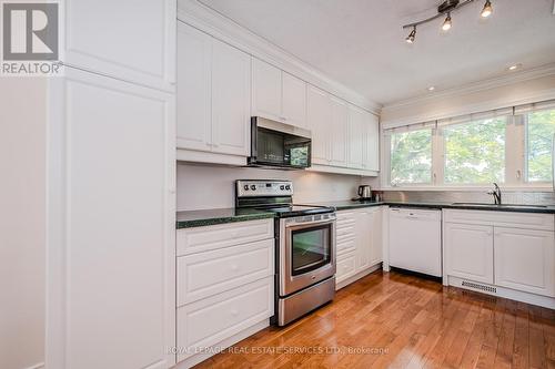 15 East Street, Oakville, ON - Indoor Photo Showing Kitchen