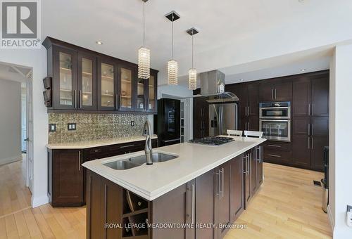 2546 Valencia Road, Mississauga, ON - Indoor Photo Showing Kitchen With Double Sink With Upgraded Kitchen
