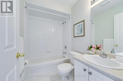 13 - 2189 Postmaster Drive, Oakville, ON - Indoor Photo Showing Bathroom