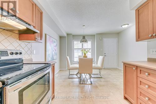 13 - 2189 Postmaster Drive, Oakville, ON - Indoor Photo Showing Kitchen