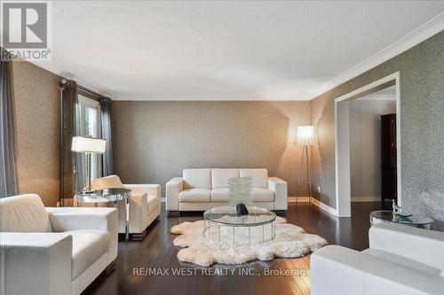 1846 Paddock Crescent, Mississauga, ON - Indoor Photo Showing Living Room