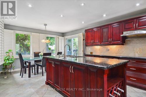 1846 Paddock Crescent, Mississauga, ON - Indoor Photo Showing Kitchen