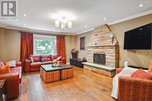 1846 Paddock Crescent, Mississauga, ON - Indoor Photo Showing Living Room With Fireplace