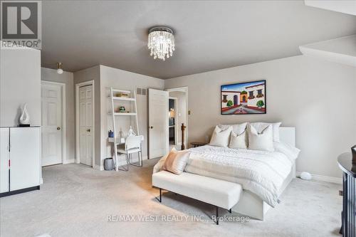 1846 Paddock Crescent, Mississauga, ON - Indoor Photo Showing Bedroom