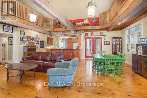 371 Lake Drive N, Georgina (Keswick North), ON - Indoor Photo Showing Living Room