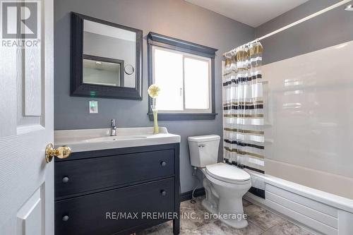 936 Vicrol Drive, Innisfil (Alcona), ON - Indoor Photo Showing Bathroom