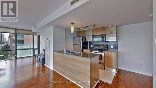 403 - 37 Grosvenor Street, Toronto C01, ON - Indoor Photo Showing Kitchen With Double Sink