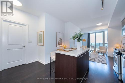 5104 - 386 Yonge Street, Toronto, ON - Indoor Photo Showing Kitchen