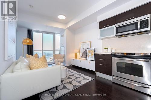 5104 - 386 Yonge Street, Toronto, ON - Indoor Photo Showing Kitchen