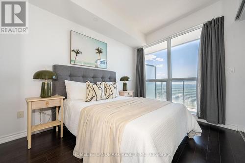 5104 - 386 Yonge Street, Toronto, ON - Indoor Photo Showing Bedroom