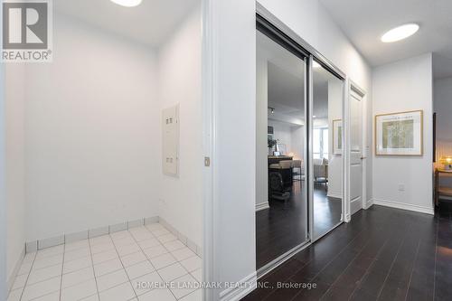 5104 - 386 Yonge Street, Toronto, ON - Indoor Photo Showing Other Room