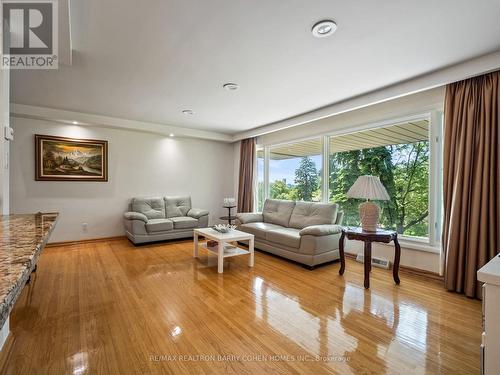 120 Laurentide Drive, Toronto C13, ON - Indoor Photo Showing Living Room