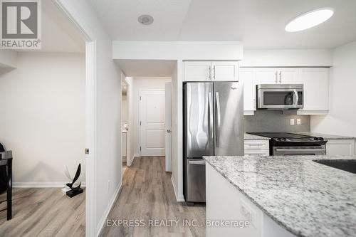 1229 - 38 Grand Magazine Street, Toronto (Niagara), ON - Indoor Photo Showing Kitchen With Upgraded Kitchen