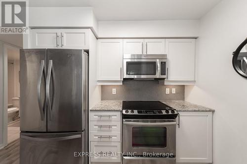 1229 - 38 Grand Magazine Street, Toronto (Niagara), ON - Indoor Photo Showing Kitchen