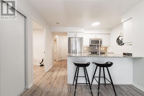 1229 - 38 Grand Magazine Street, Toronto (Niagara), ON - Indoor Photo Showing Kitchen